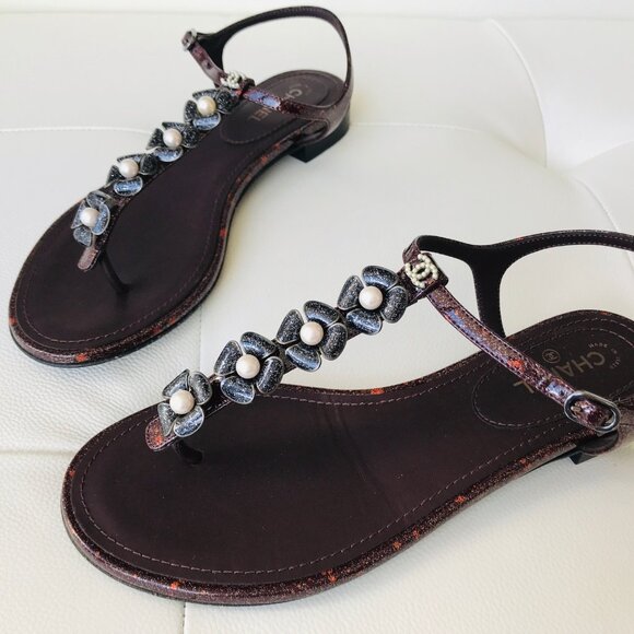 CHANEL BURGUNDY PATENT LEATHER SPARKLE CAMELLIA PEARL CC LOGO THONG SANDALS 36 - Picture 10 of 14